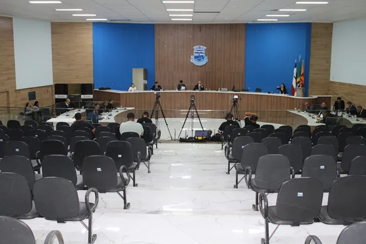 Câmara de Brumado vota reajuste de 7,4% para professores municipais