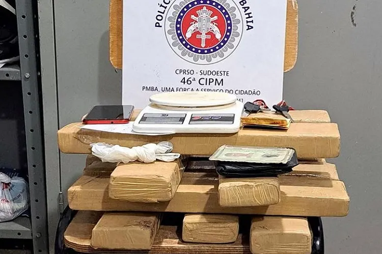 46ª CIPM apreende 12 kg de maconha durante abordagem em Livramento de Nossa Senhora