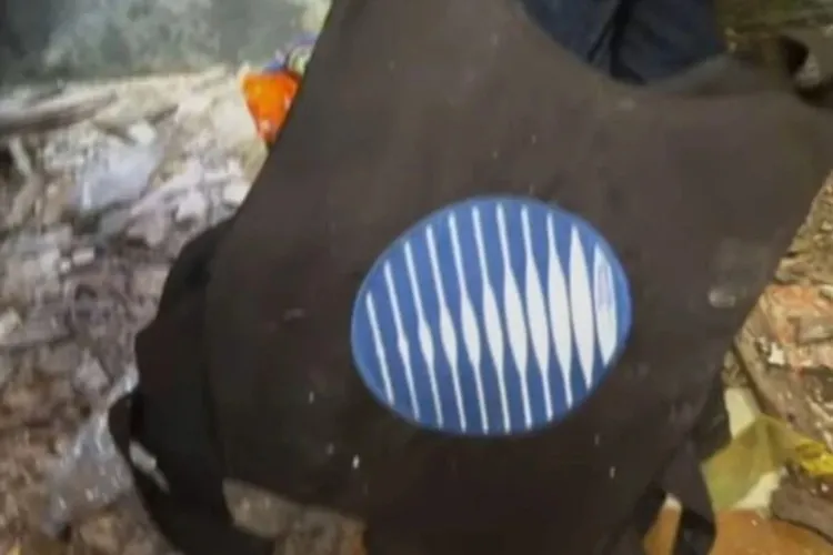 Colete à prova de balas da TV Bahia é encontrado em área dominada pelo tráfico