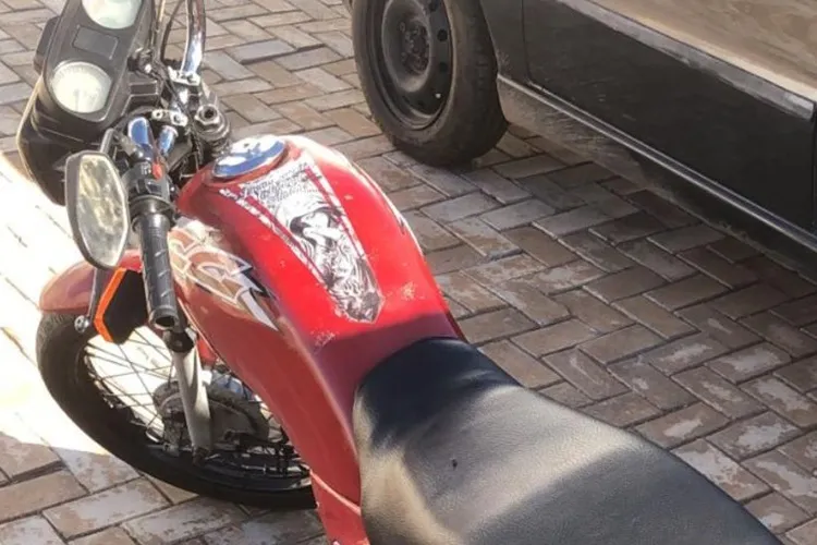 4ª CIPM apreende motociclista com indícios de irregularidade em Macaúbas