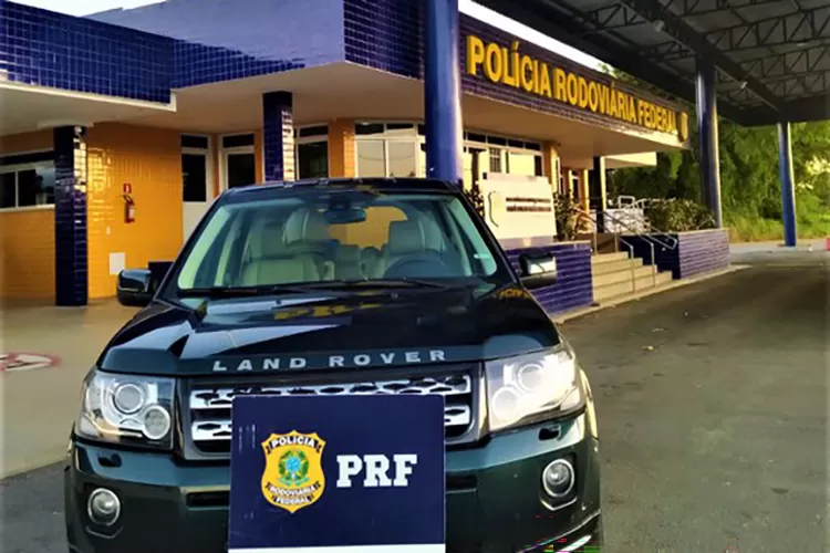 Mecânico pega carro de luxo de cliente para ir à festa e acaba preso em Vitória da Conquista