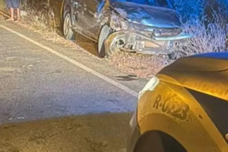 Duas pessoas ficam feridas em capotamento na estrada do Distrito de Ubiraçaba em Brumado