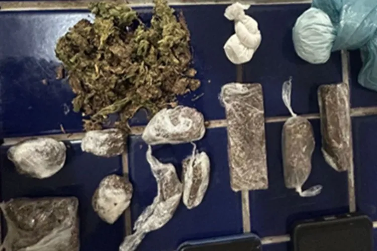 Cipe Sudoeste e 24º BPM flagram suspeito com maconha e cocaína em Barra da Estiva