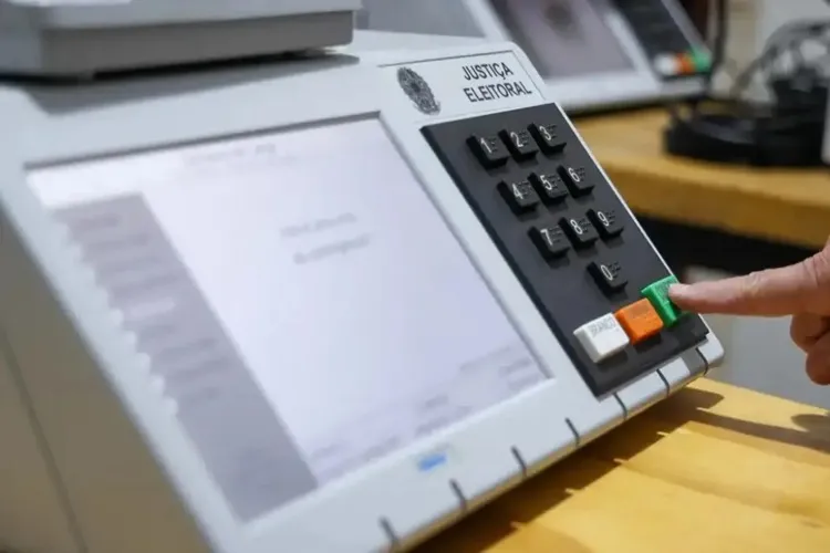 Cerca de 57% dos eleitores estão mais decididos a votar do que em 2022, diz Datafolha
