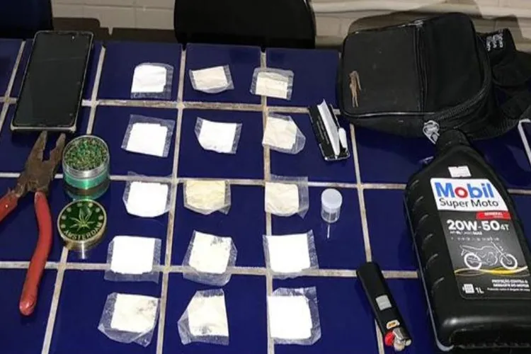 Homem é preso com drogas e moto de origem ilícita durante abordagem em Caturama