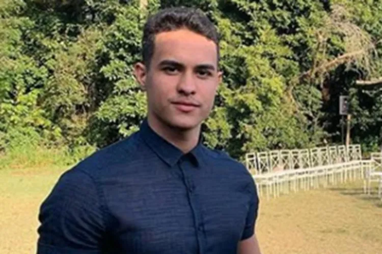 Jovem de Candiba morre em grave acidente entre carro e ônibus na BA-026