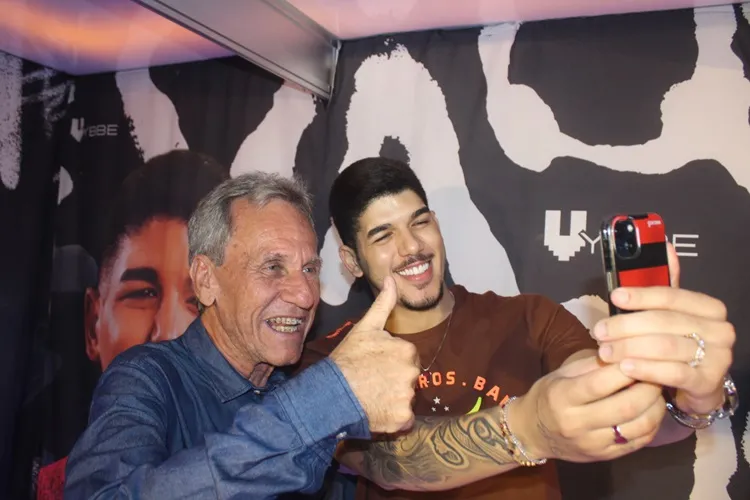 Zé Vaqueiro se encanta com Dom Basílio