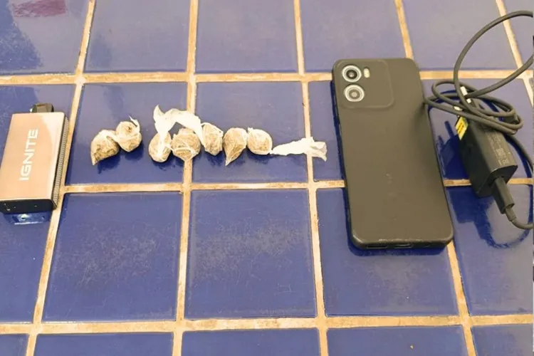 Brumado: Adolescente de 15 anos é flagrado com drogas e vape na Praça João Romão