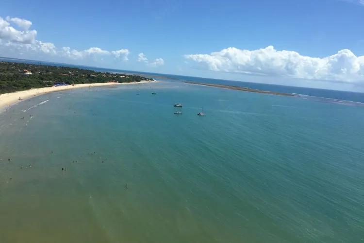 Porto Seguro: Tripulante de companhia aérea é encontrado morto em orla