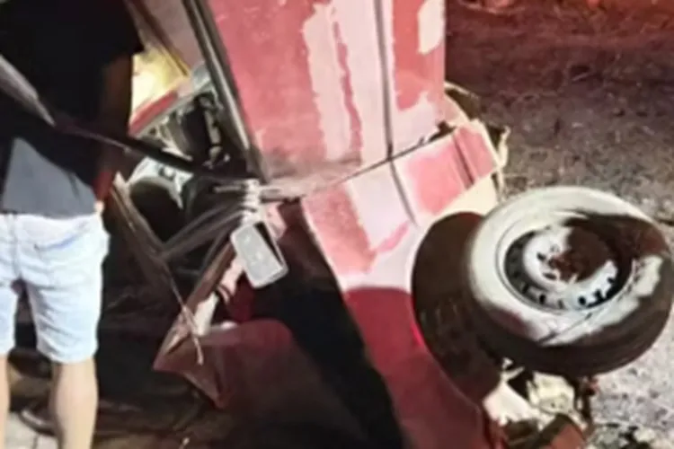 Quatro pessoas da mesma famíliam morrem após batida entre carro e caminhonete