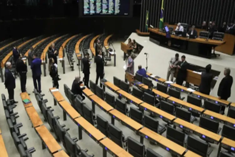 Datafolha: 76% da população é contra o aumento no número de deputados