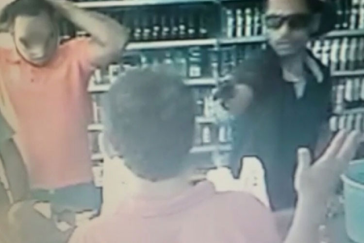 Polícia tenta capturar assaltante flagrado em assalto a mão armada em Brumado