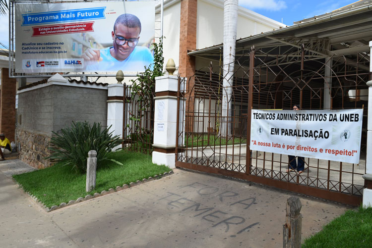 Servidores da Uneb de Brumado aderem à paralisação da categoria no estado