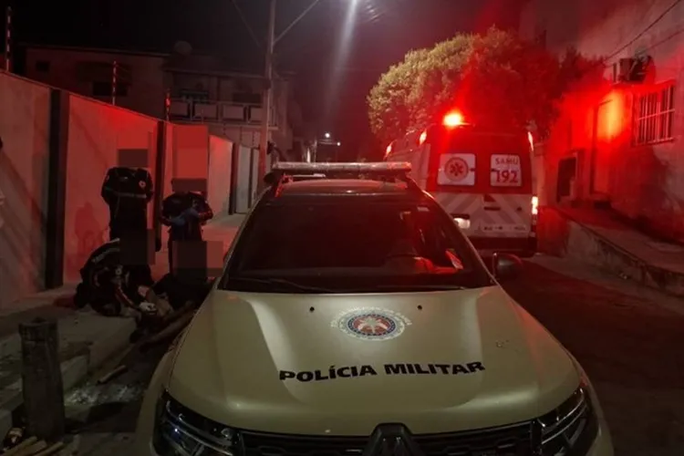Guanambi: Jovem de 20 anos quebra mesas de hamburgueria, ataca clientes e xinga PMs