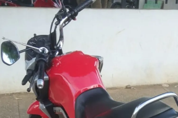 Polícia Militar recupera motocicleta roubada e apreende suspeito em Poções