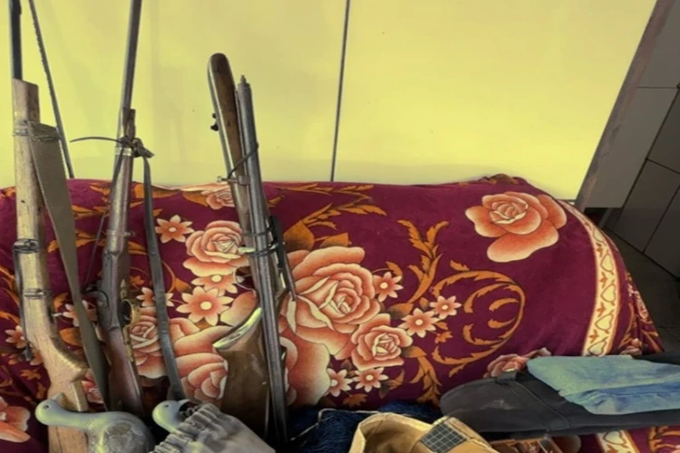 Polícia Ambiental flagra arsenal e animais mortos em casa de criador em Ibicoara