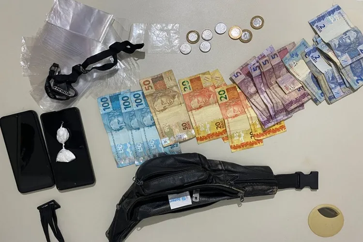 94ª CIPM conduz três pessoas à delegacia por tráfico de drogas em Caetité