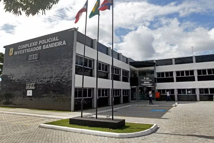 Idoso é preso suspeito de agredir padrasto de 79 anos em Feira de Santana