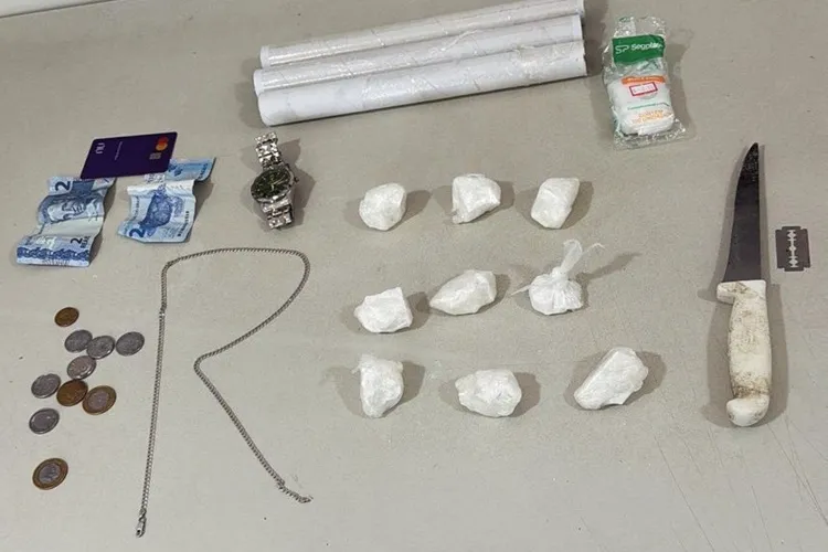 Suspeito invade imóvel para escapar da PM e é detido com cocaína em Bom Jesus da Lapa