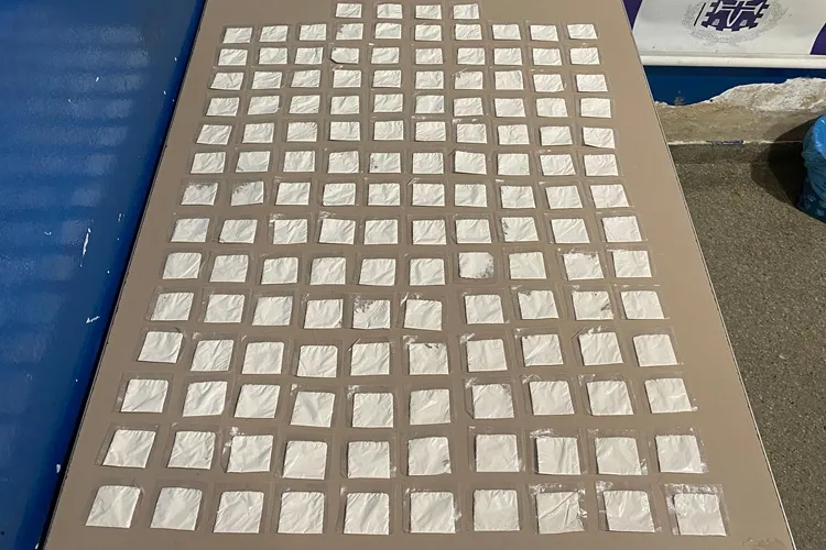 Indivíduo é preso com 144 papelotes de cocaína na BR-349 em Macaúbas