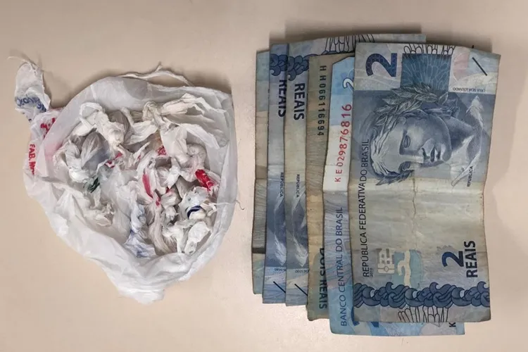 Homem é flagrado com pedras de crack em abordagem policial em Caetité