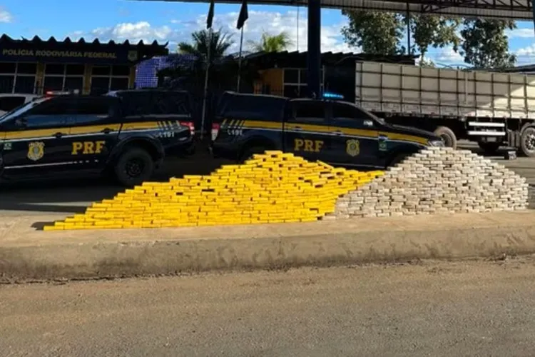 Barreiras: 460 kg de cocaína são encontrados em caminhão na BR-242