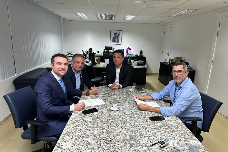 Embasa: Fabrício Abrantes quer Brumado no plano de investimentos em água e saneamento