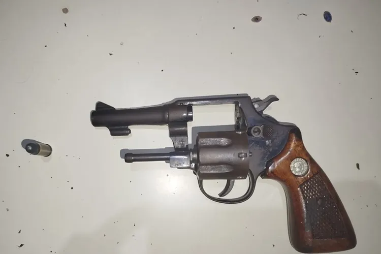 78ª CIPM apreende arma municiada durante patrulhamento em Vitória da Conquista