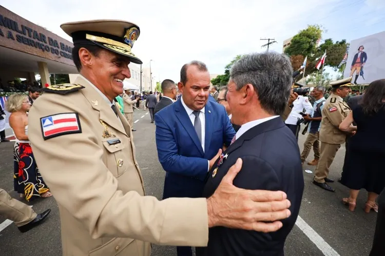 Filho de Brumado, João Bonfim é homenageado com Medalha de Mérito da PM-BA