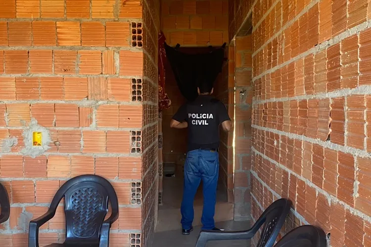 Mulher que esfaqueou o pai e os irmãos após briga é presa em Muquém do São Francisco