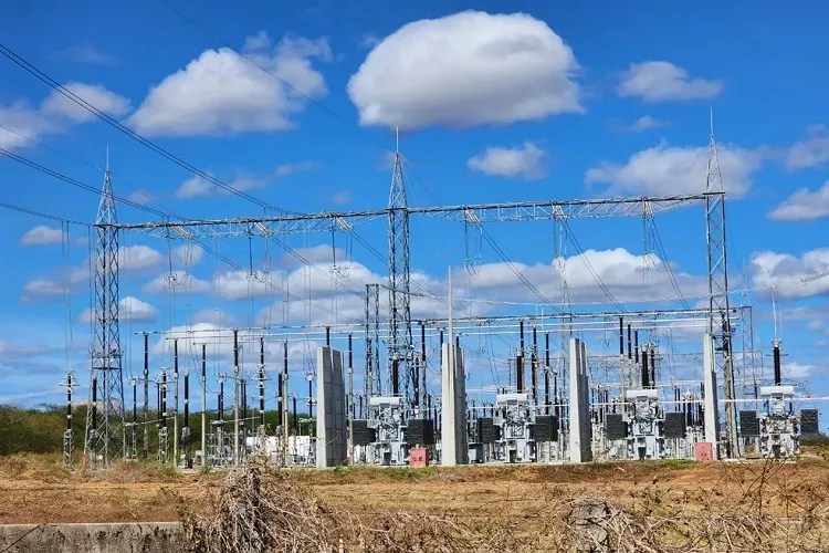 Falha em usinas solares e eólicas causou apagão em agosto, diz ONS