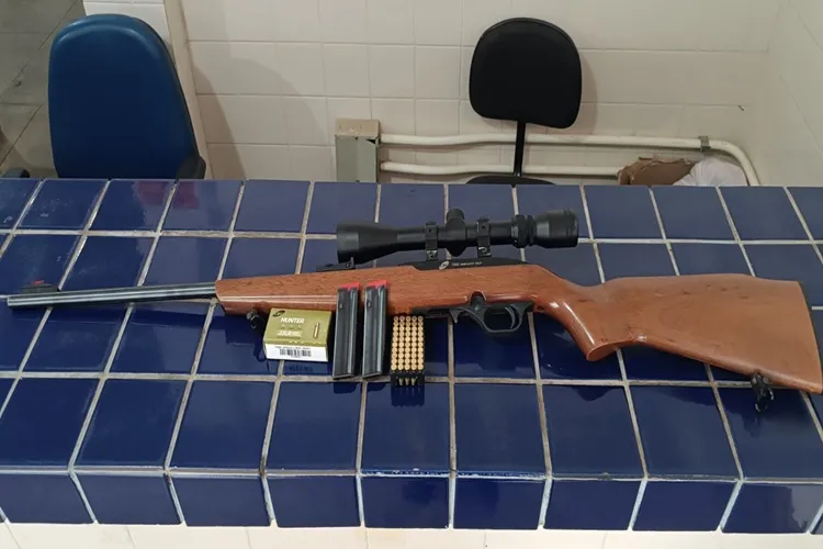 2ª CIPRv apreende arma de fogo na BA-026 em Tanhaçu