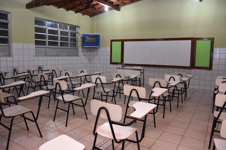 Zé Raimundo e Waldenor marcam presença na inauguração do Colégio Municipal de Guajeru