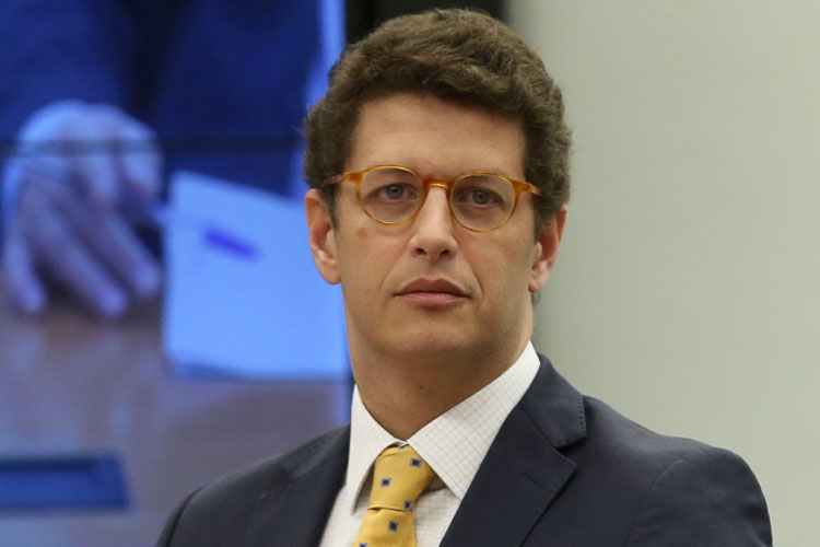 Ministro Ricardo Salles é internado em hospital de Brasília