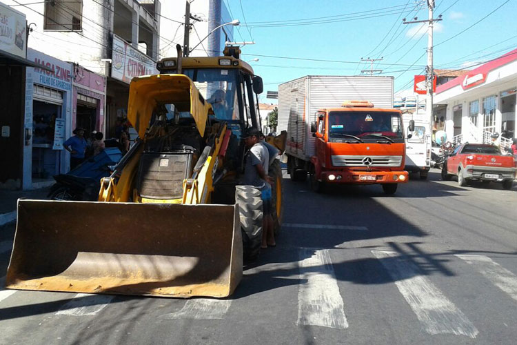 Máquinas causam transtornos ao circularem irregularmente pelas ruas de Brumado