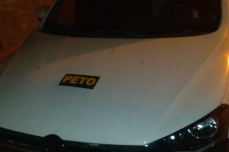 PM apreende carro clonado no bairro Parque Alvorada em Brumado