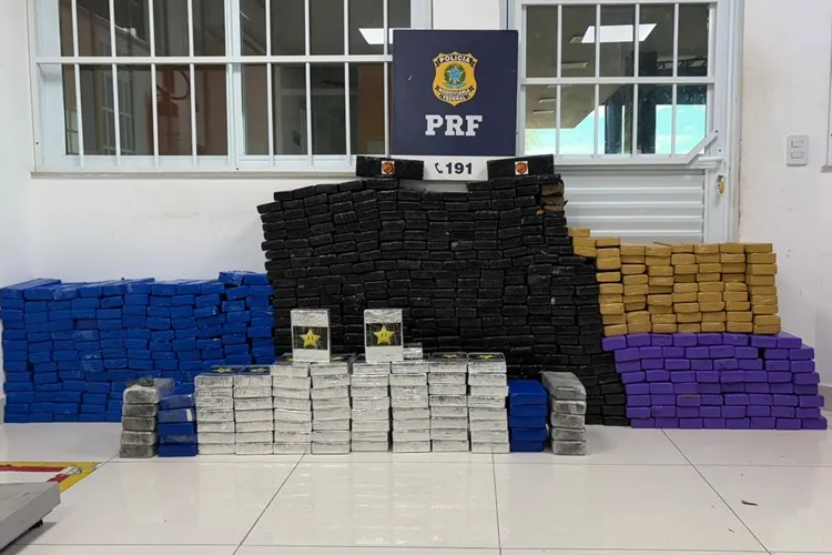 PRF apreende mais de meia tonelada de drogas na BR-116 em Vitória da Conquista