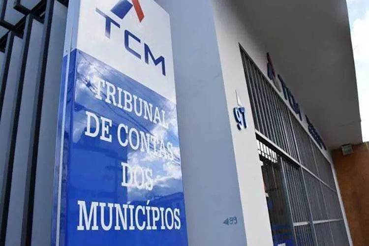 TCM barra contratações sem seleção e enquadra prefeitos de Mucuri e Jiquiriçá