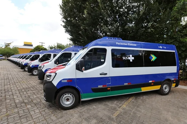 Governo da Bahia e Ministério da Saúde entregam vans e Unidades Odontológicas Móveis