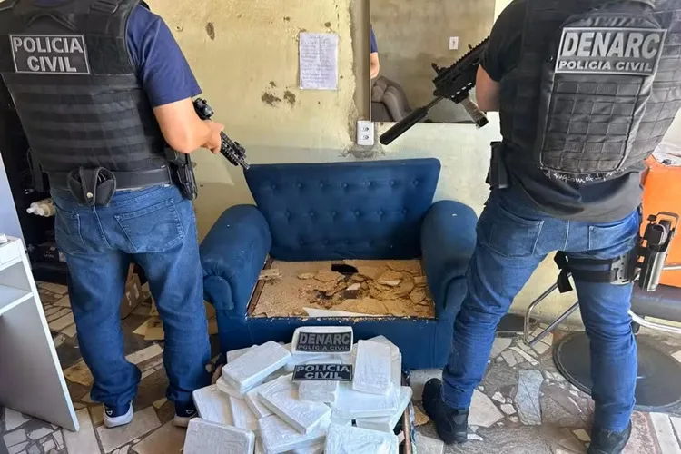 Vitória da Conquista: Trinta quilos de cocaína são encontrados escondidos em sofás