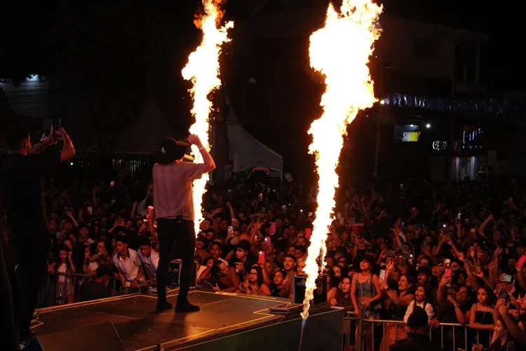 Natanzinho Lima leva mais de 25 mil pessoas para o 1º dia do aniversário de Brumado