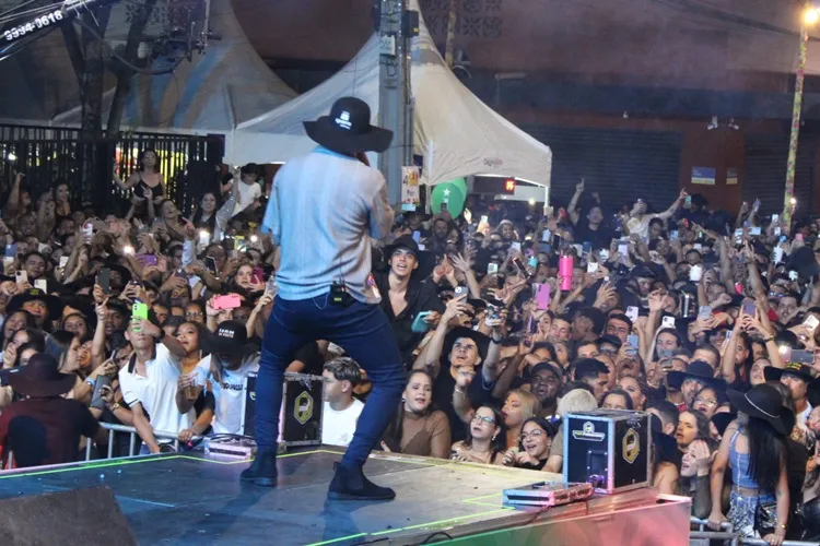 Natanzinho Lima leva mais de 25 mil pessoas para o 1º dia do aniversário de Brumado