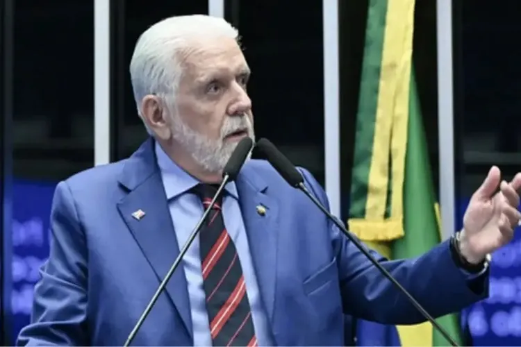 Jaques Wagner se reúne com Lula e deixa liderança do governo no Senado