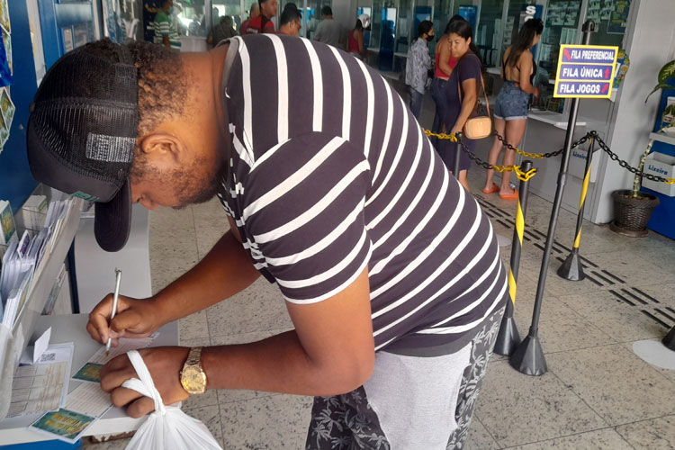 Apostadores acreditam em vida nova com prêmio da mega da virada