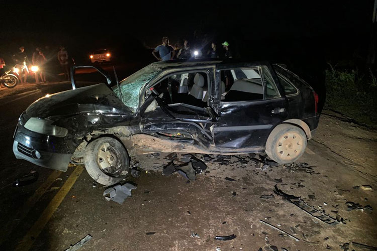 Dois homens morrem após colisão frontal na BA-142 em Ituaçu