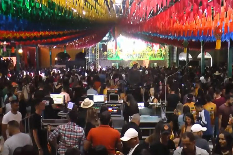 Arraiá do Brejo Grande: Cléber e Cauan e Kasaca de Kouro são atrações em Ituaçu