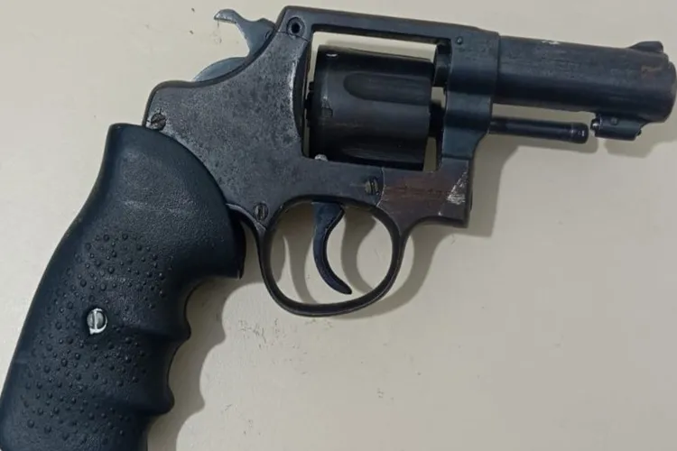 Dupla é presa pela 77ª CIPM logo após tentativa de assalto em Vitória da Conquista