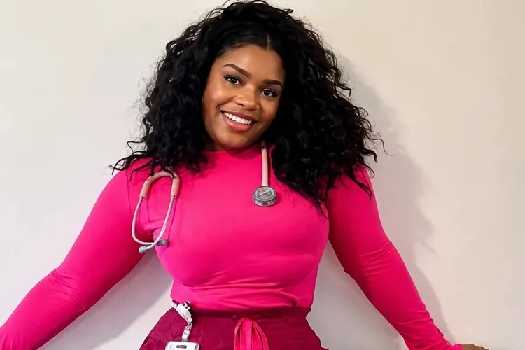 Faxineira por 10 anos em hospital, mulher volta ao mesmo local como médica residente e emociona