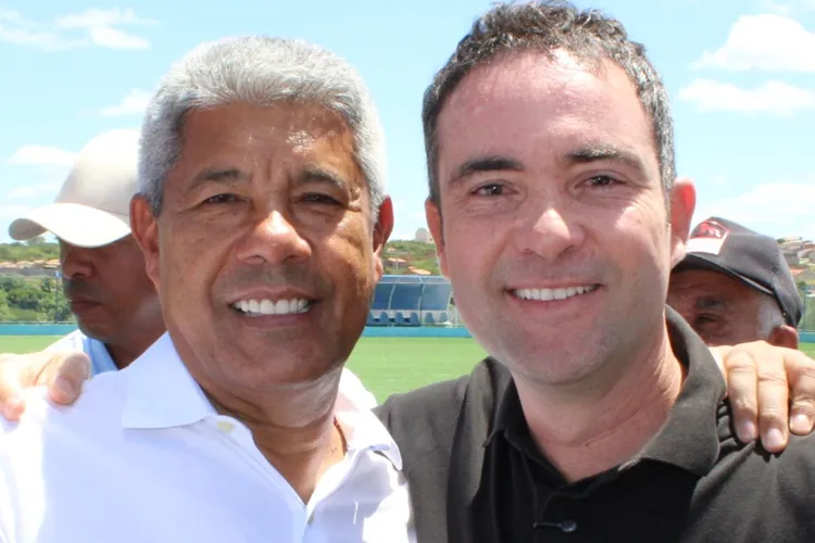 Jerônimo Rodrigues entrega pacote de obras em Brumado: da saúde à moradia popular