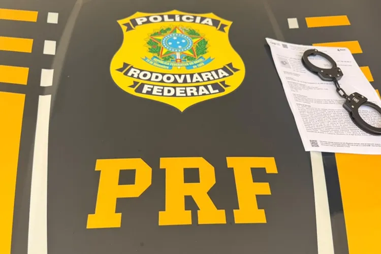 Foragido da Justiça de Alagoas por tráfico de drogas é preso na BR-116 em Vitória da Conquista